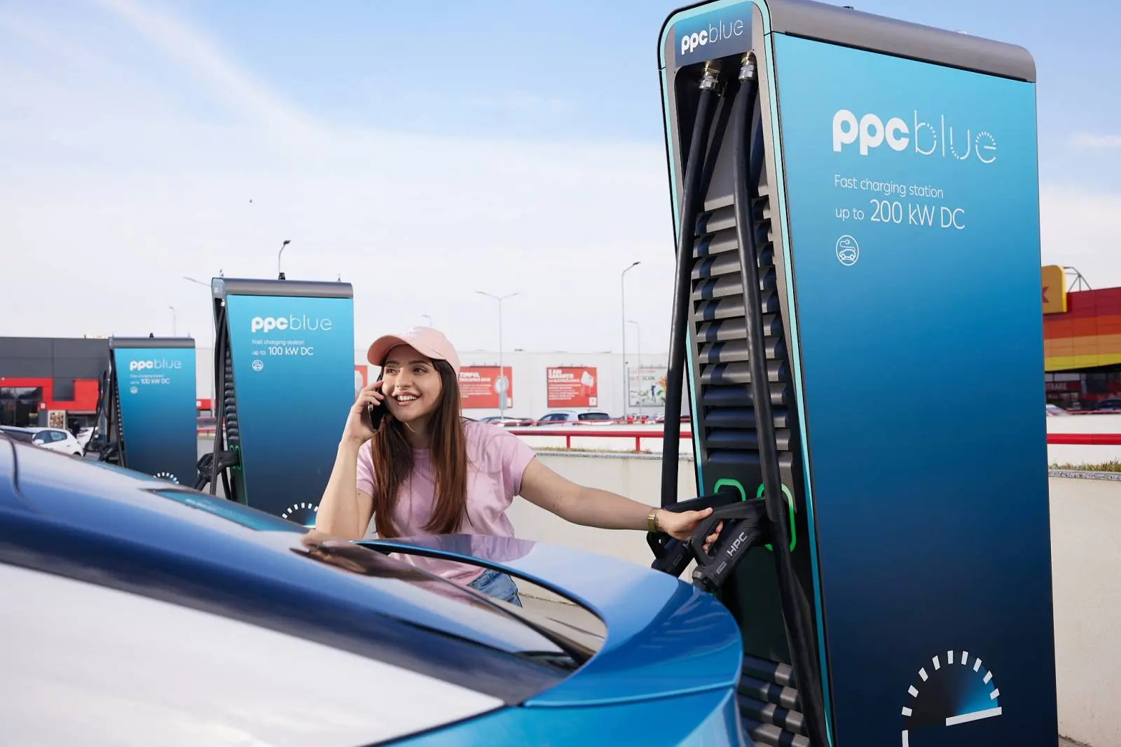 Stații de încărcare pentru mașini electrice pe autostrada A7 prin parteneriatul PPC Blue și OSCAR